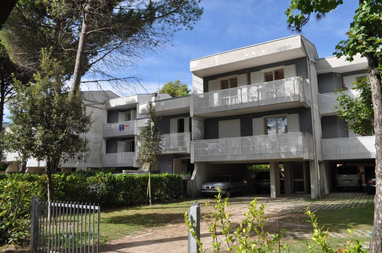 Appartamenti Sirio Via Pesci 6,8,14 Бибионе Экстерьер фото